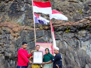 Lagi- Lagi Bendera Ganjar – Mahfud Berkibar, Kali Ini Di Sanghyang Sirah Ujung Kulon