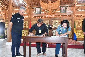 Pangkalan TNI AL Bandung, Terima Barang Hibah Mobil Operasional Dari Pemerintah Kota Bandung