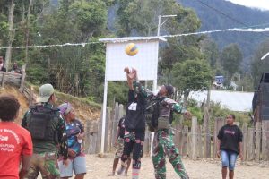 Jumat Sehat Ala Tri Dharma, Main Voli Bersama Warga Kampung Bazemba