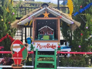 Kreatifitas Satgas Yonif 330 Kostrad Sambut Natal, Ajak Warga Intan Jaya Hias Pohon dan Rumah Natal