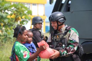 Sambut Natal 2023, Satgas Mobile Yonif 411 Kostrad Siapkan 1 Ton Beras Untuk Warga Keneyam Papua