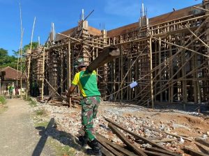 Yonif 318 Kostrad Menggelar Karya Bakti dengan tema “TNI AD Maju Bersama Rakyat”