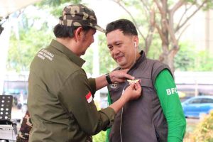 Ferdo Raturandang Dapat Wings Penghargaan Dari IKPNI.