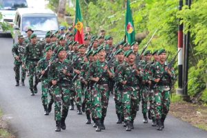 Panas Terik Bukan Penghalang Prajurit Macan Kumbang Kostrad Dalam Pelaksanaan Peleton Beranting