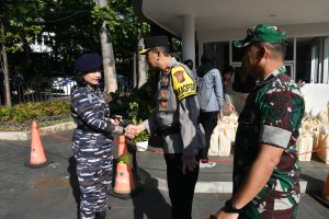 Komandan Lanal Bandung Hadiri Apel Gelar Pasukan Operasi Kepolisian Terpusat “Lilin Lodaya 2023”
