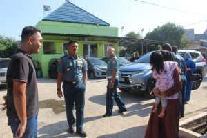 DANLANTAMAL III JAKARTA KUNJUNGI PRAJURIT YANG MENDERITA SAKIT BERAT