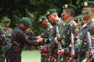 Pangkostrad Terima Brevet Intai Tempur
