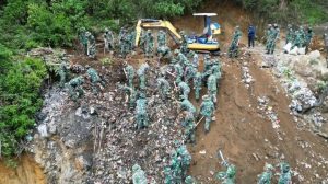 Luar Biasa, Brigif 6 Kostrad Berhasil Bersihkan 50 Ton Sampah di Kawasan Hutan Lindung Gunung Lawu