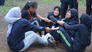 Denpal Divif 2 Kostrad Bersama Sekolah Tinggi Ilmu Ekonomi (STIE) Malangkucecwara Adakan Kemah Nusantara