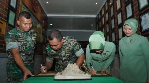 Pangdivif 1 Kostrad Melaksanakan Kunjungan Kerja di Yonif 328 Kostrad