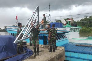 Tembus Hutan Belantara Papua, Bahan Bangunan Gereja Mendarat di Tanah Keneyam