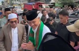 Ganjar Ingat Pesan Mbah Moen: Perjuangkan Kesejahteraan Rakyat. Jangan Lupakan Orang Kecil