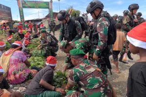 Satgas Yonif 411 Kostrad Borong Hasil Bumi Mama-Mama Papua