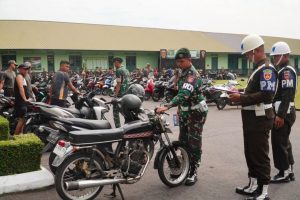 Yonarmed 11 Kostrad Laksanakan Razia Kendaraan Knalpot Brong Kepada Seluruh Anggota Armed 11