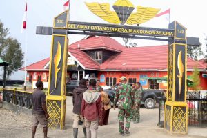 Masyarakat Kampung Tanah Putih Datang Mengadu, Satgas Yonif 330 Kostrad Sigap Membantu