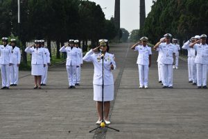 Komandan Lanal Bandung Pimpin Ziarah Makam Pahlawan Peringati Hari Dharma Samudera