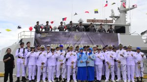 Letkol Laut (P) Ari Sukmana Pimpin Upacara Dharma Samudera dan Tabur Bunga