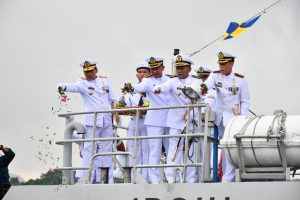 Kenang Perjuangan Heroik Pertempuran Laut Arafuru, Satuan TNI AL Wilayah Sabang Laksanakan Upacara Tabur Bunga di Laut