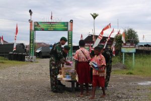 Ada Sarapan Pagi Lagi, Pasukan Pandawa Kostrad Bikin Anak-anak Papua Bahagia