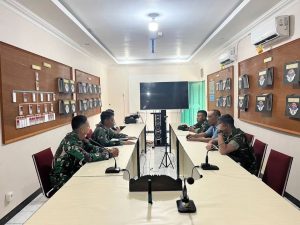 Yonif 754 Kostrad Bekerjasama dengan PLN Timika Untuk Penghematan Listrik