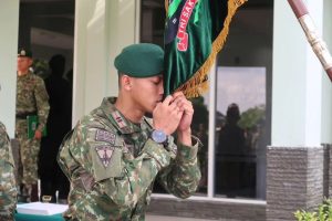 Danbrigif 6 Kostrad Pimpin Tradisi Penyambutan Warga Baru