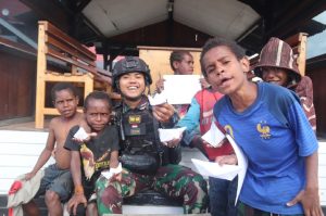 Filosofi Hidup “Perahu Kertas” Ala Tri Dharma, Buat Bocah Papua Semangat Raih Cita-cita