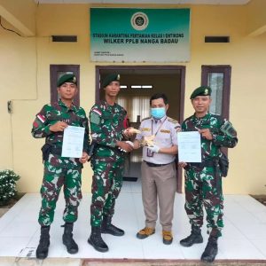 Satgas Pamtas RI-Malaysia Yonarmed 10 Kostrad Sita dan Amankan dua bagian kepala Burung Enggang Atau Satwa Yang Dilindungi