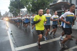 Kasmenarmed 2 Kostrad Pimpin Prajurit Laksanakan Pembinaan Lari Bersama