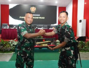 Lanjutkan Kunjungan Kerja, Panglima Kostrad Kunjungi Yonarmed 13 Kostrad