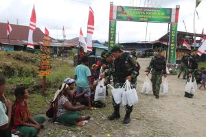 Pos Kotis Satgas Mobile Yonif 411 Kostrad Didatangi Mama-mama Papua