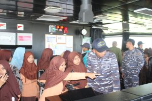 Bina Potensi Maritim, Lanal Lhokseumawe Ajak Pelajar SD Kunjungi KRI Bontang 907