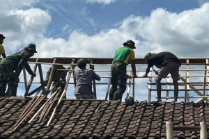 Tanggap Bencana Alam Angin Puting Beliung Hari Ke Tiga Prajurit Yonif 514 Kostrad