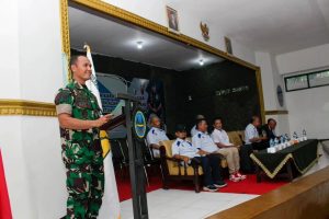 Prajurit dan Persit Yonif 509 Kostrad menerima Penyuluhan Hukum
