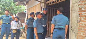 Dalam Bentuk Karya Bakti TNI AL, Danlanal Lhokseumawe Bantu Warga Renovasi Mushola