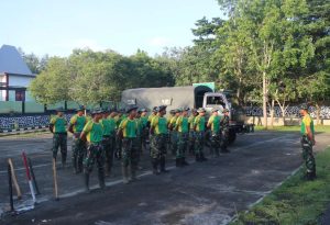 Bahu Membahu Prajurit Yonif 514 Kostrad: Renovasi Rumah Korban Bencana sebagai Tanda Persatuan