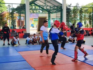 Prajurit Brigif 20 Kostrad Latihan Bela Diri Bersama para Atlet Muay Thai Timika