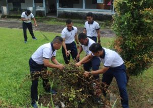 Lanal Dabo Singkep Gelar Aksi Bersih-Bersih Mako dan Komplek TNI AL Secara Serentak