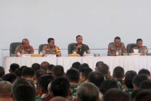 Prajurit Brigif 6 Kostrad Ikuti Pelatihan Perbantuan TNI dalam Pengamanan Pemilu 2024