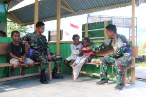 Trend Baru di Kenyam Nduga: Jual Nanas di Pos Satgas Yonif 411 Kostrad Otomatis di Borong Habis