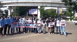 Tim 8-RJBBP Sumsel Beri Gebrakan Jumat Barokah Dengan Program Makan Siang & Susu Gratis