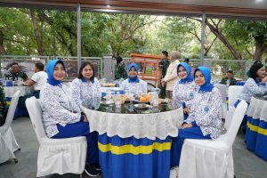 DANLANTAMAL III JAKARTA MENDAMPINGI PANGKOARMADA I LAKSANAKAN LATIHAN MENEMBAK PISTOL