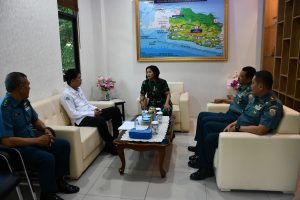 Dukung Kinerja Pangkalan TNI AL Bandung, Pemprov Jawa Barat dan Pangkalan TNI AL Bandung Laksanakan Penandatanganan Berita Serah Terima (BAST) Atas Tanah Hibah