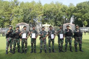 Prajurit Yonif 502 Kostrad Dapat Penghargaan atas Prestasi Gemilang