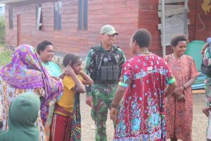 Daster Cantik Satgas Yonif 330 Kostrad Hadirkan Keceriaan di Intan Jaya