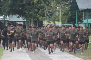 Brigif 20 Kostrad dan Kipan C Yonif 754 Laksanakan Lari 10 K di Dalam Asrama