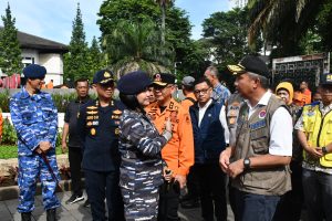 Komandan Beserta Prajurit Lanal Bandung Ikuti Apel Kesiapsiagaan Bencana Pada Masa Pemilu 2024 Tingkat Provinsi Jawa Barat