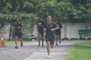 Brigif 20 Kostrad dan Kipan C Yonif 754 Laksanakan Lari 10 K di Dalam Asrama