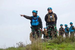 Komandan Indobatt Mendampingi Komandan Sector East Meninjau Kompi Alpha UNP 9-63 di Lebanon