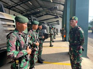Komandan Batalyon Armed 9 Kostrad Lakukan Inspeksi Mendadak Prajurit dalam Apel Kecabangan Armed