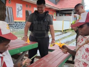 Satgas Yonif 330 Kostrad Ajarkan Filosofi Hidup Melalui Origami, Bangkitkan Motivasi Anak-anak Intan Jaya